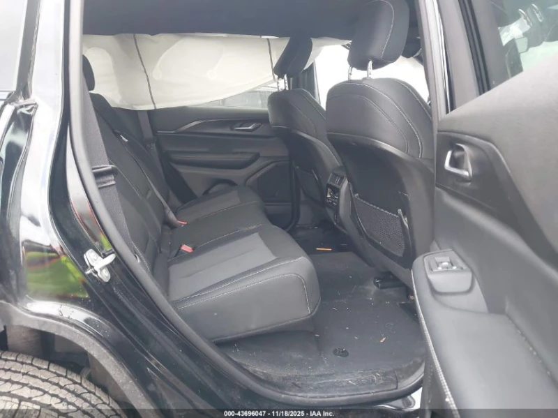 Jeep Grand cherokee 3.6l Laredo 4X4, снимка 8 - Автомобили и джипове - 53577971