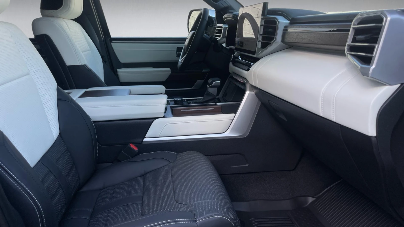 Toyota Sequoia Capstone, 4WD, Hybrid, Месечна вноска от 2490 лв. - изображение 6