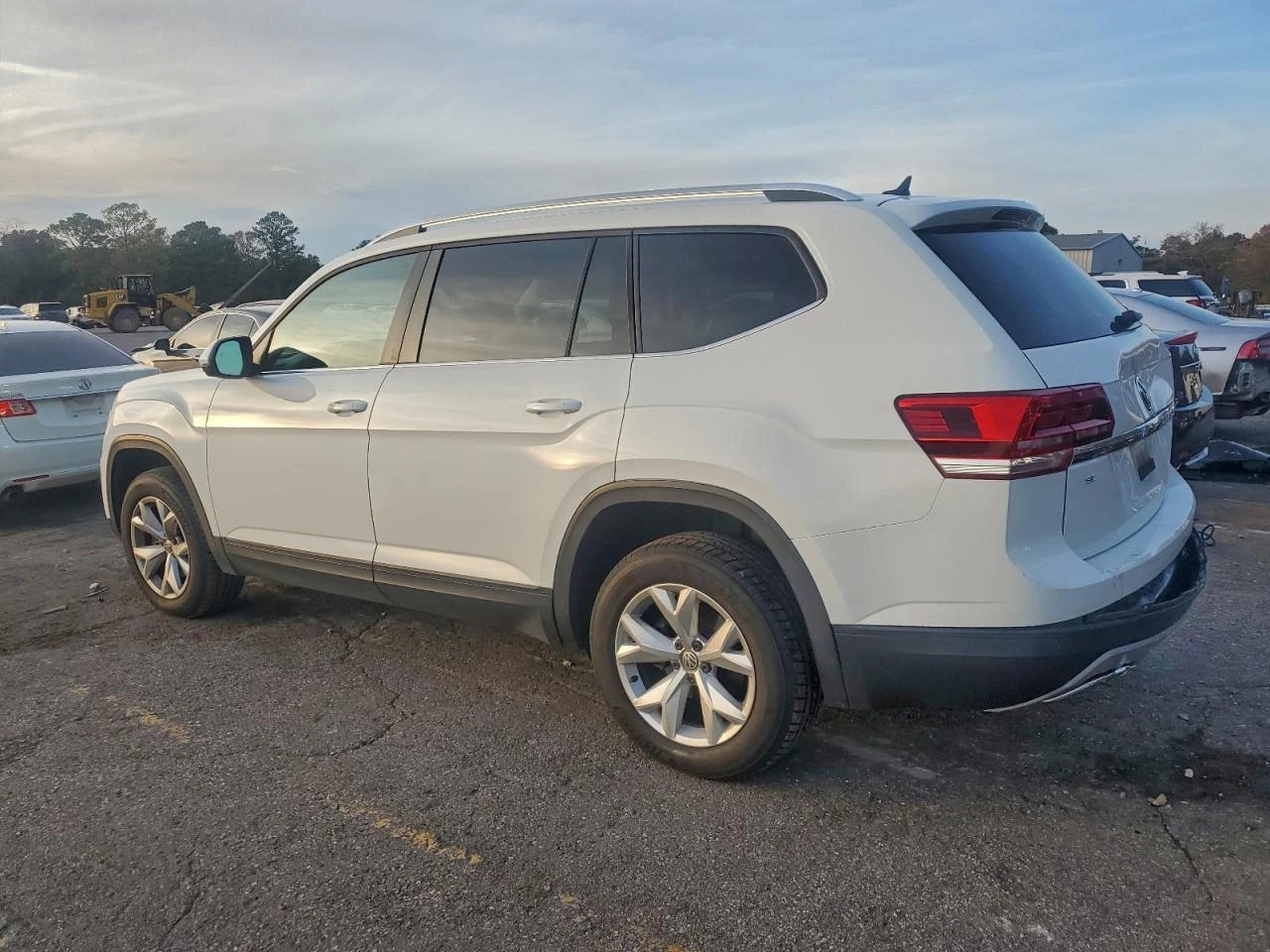 VW Atlas * 4MOTION* NAVI* LED* КОЖА* ПОДГРЕВ* , снимка 2 - Автомобили и джипове - 53774002