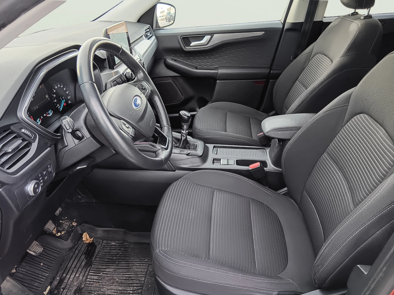 Ford Kuga 1.5 EcoBoost, снимка 9 - Автомобили и джипове - 54840714
