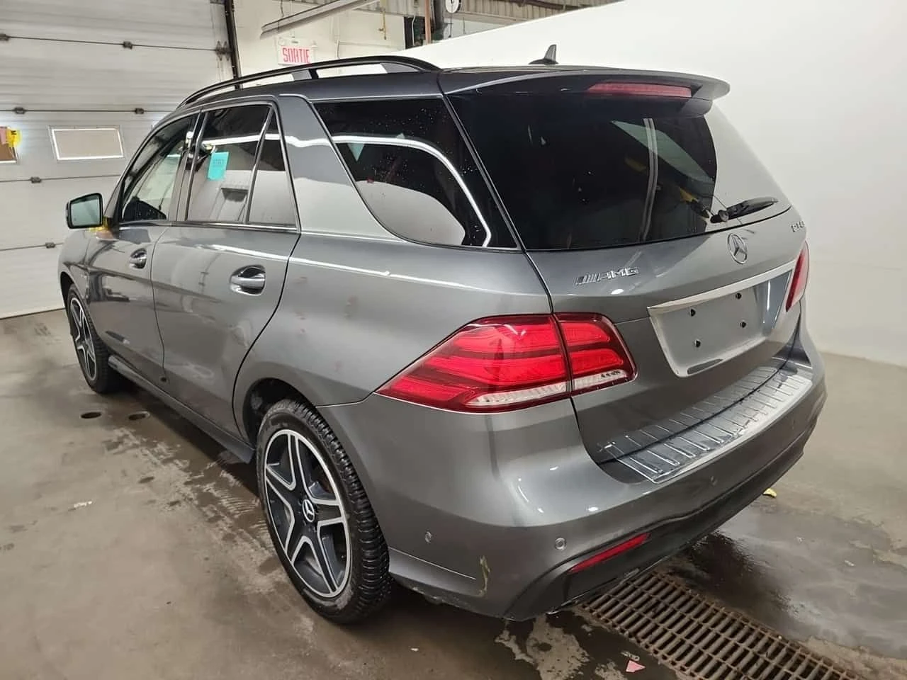 Mercedes-Benz GLE * AMG 43 * АВТОКРЕДИТ БЕЗ ПЪРВОНАЧАЛНА ВНОСКА* , снимка 4 - Автомобили и джипове - 55197137