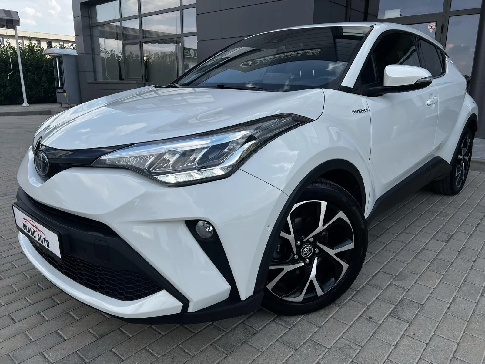 Toyota C-HR ГАРАНЦИЯ от TOYOTA 1.8 Team Deutschland Edition 