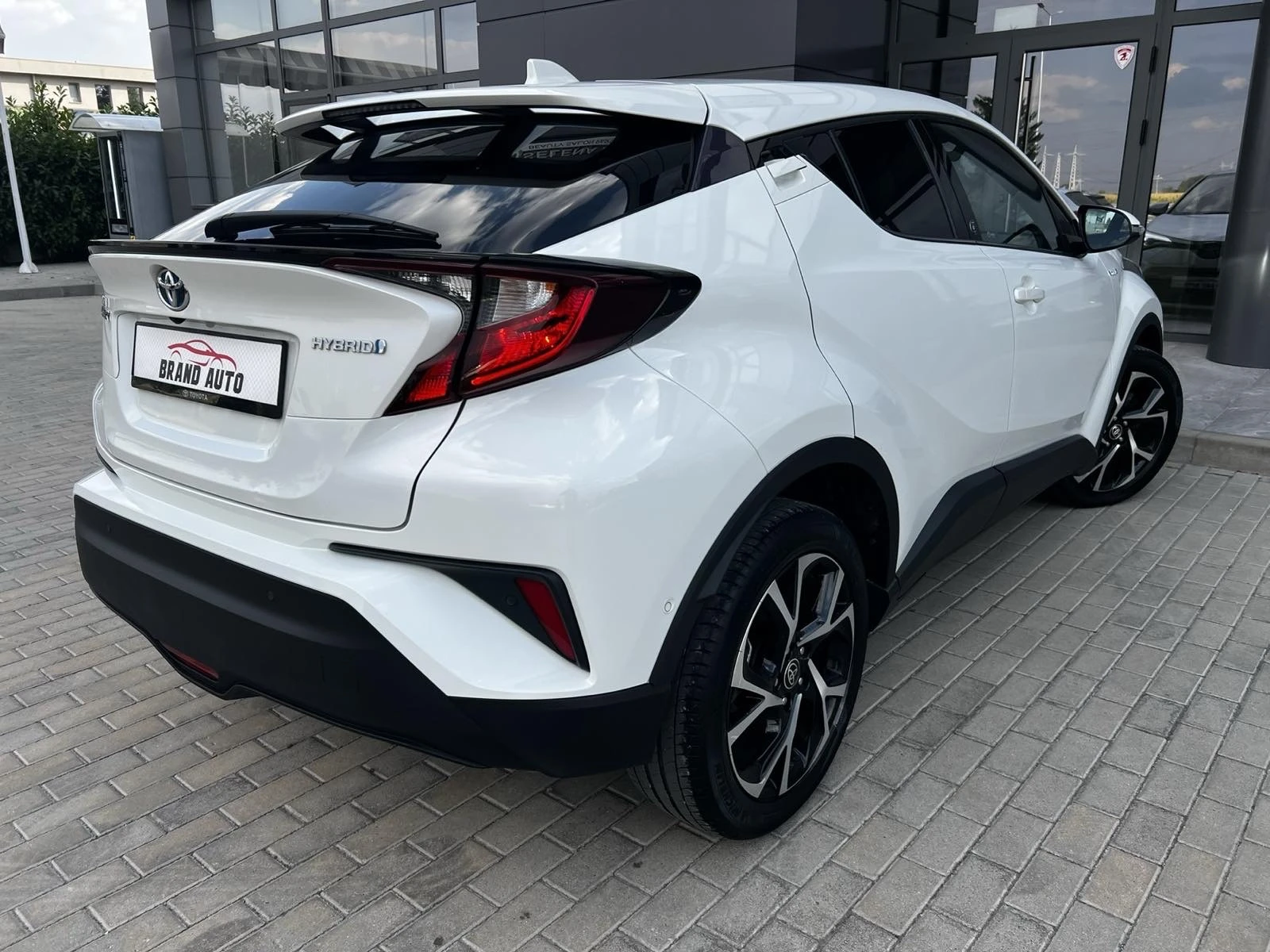 Toyota C-HR ГАРАНЦИЯ от TOYOTA 1.8 Team Deutschland Edition , снимка 6 - Автомобили и джипове - 55565987