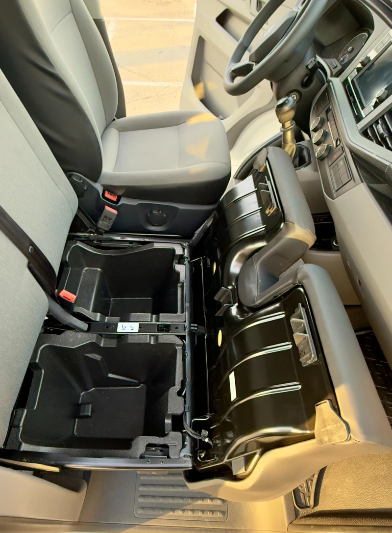 VW Transporter T 6.1 6.7м.куб, снимка 9 - Бусове и автобуси - 52662245