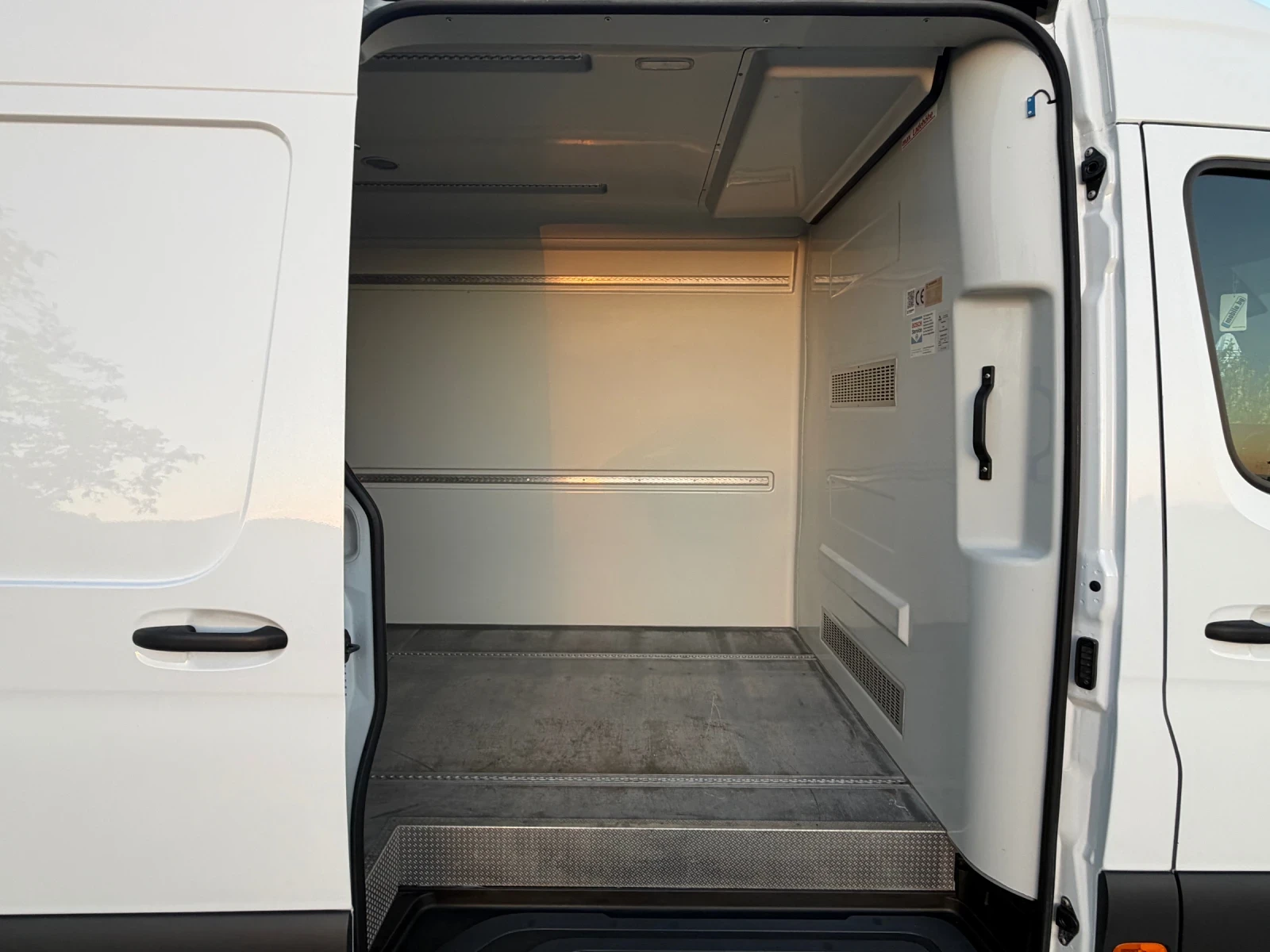 Mercedes-Benz Sprinter 316 317 Охладител, снимка 8 - Бусове и автобуси - 56701860