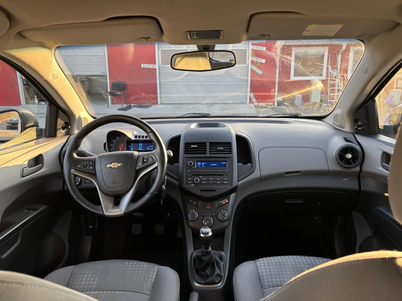 Chevrolet Aveo 1.2 i КАТО НОВА, снимка 11 - Автомобили и джипове - 48827318