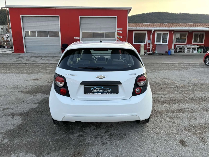 Chevrolet Aveo 1.2 i КАТО НОВА, снимка 4 - Автомобили и джипове - 48827318