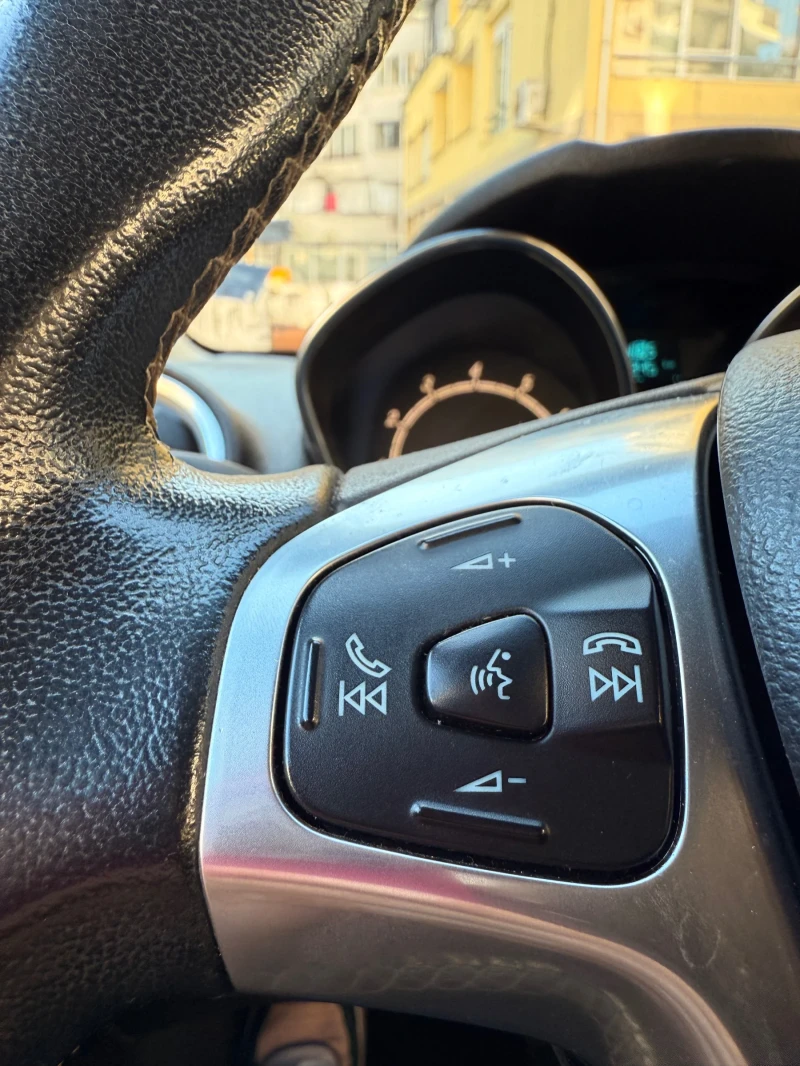 Ford Fiesta Titanium, снимка 12 - Автомобили и джипове - 52812635