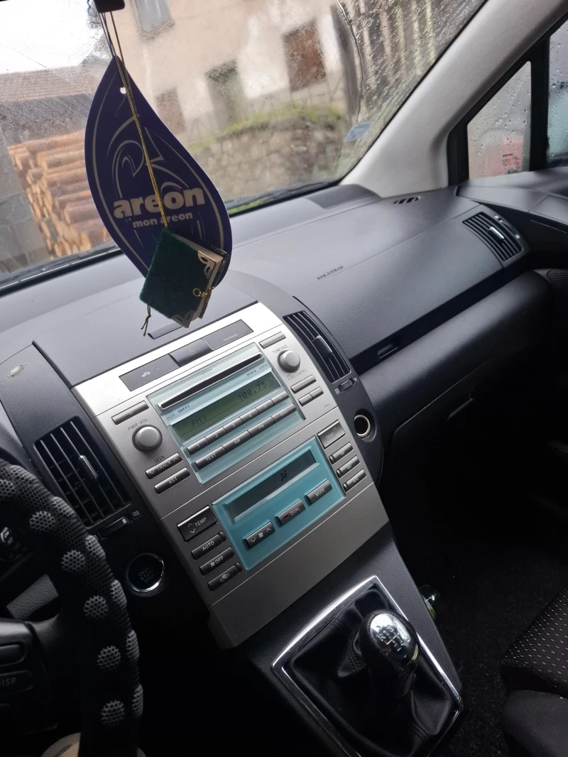 Toyota Corolla verso, снимка 2 - Автомобили и джипове - 52999648