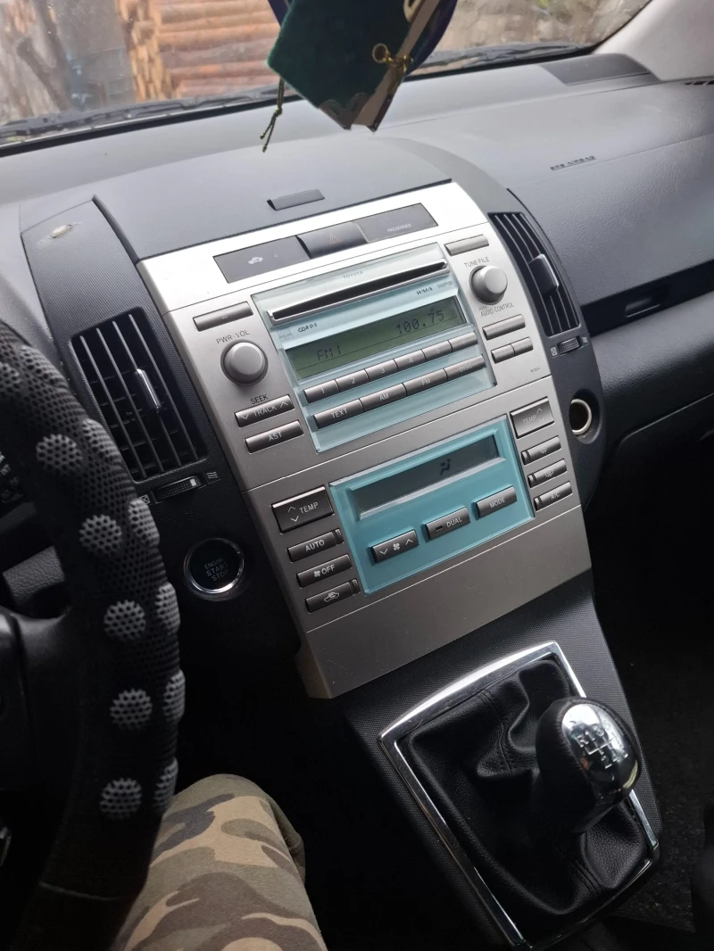 Toyota Corolla verso, снимка 6 - Автомобили и джипове - 52999648