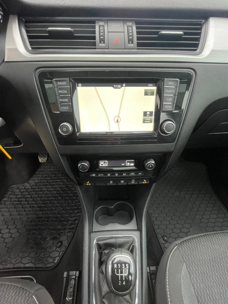 Skoda Rapid 1.4TDI-90к.с., снимка 12 - Автомобили и джипове - 53009667