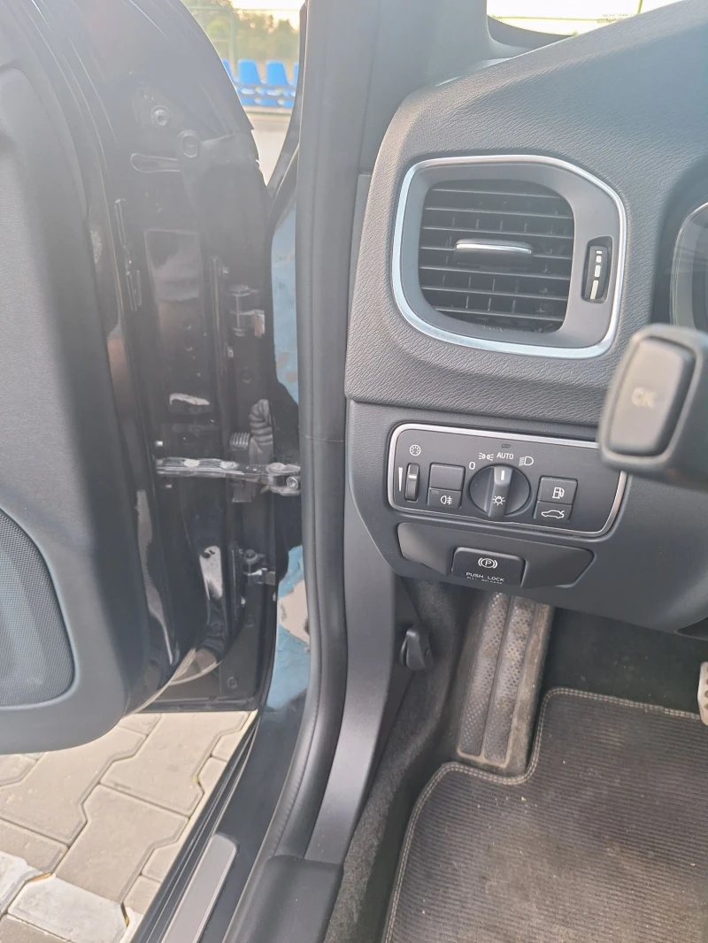 Volvo V60 D4, снимка 8 - Автомобили и джипове - 53132360