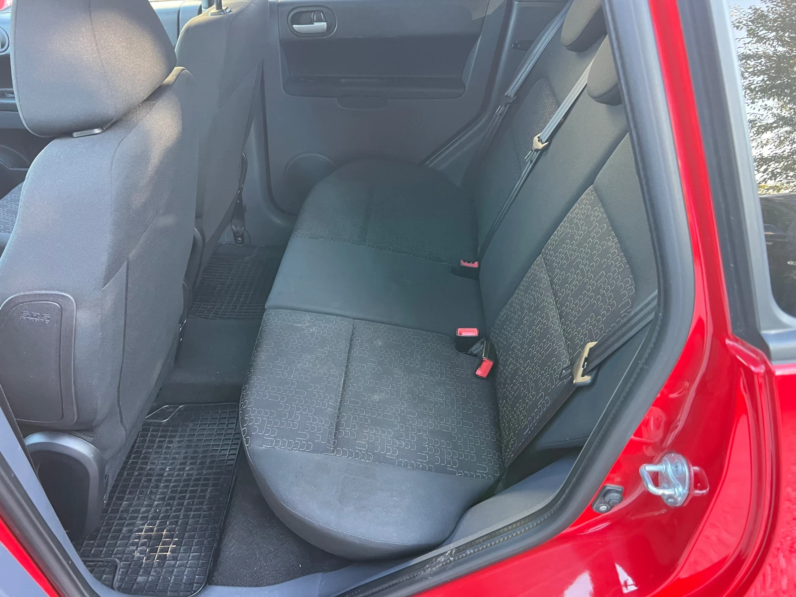 Mitsubishi Colt 1.1 75кс Климатик Нов внос - изображение 9