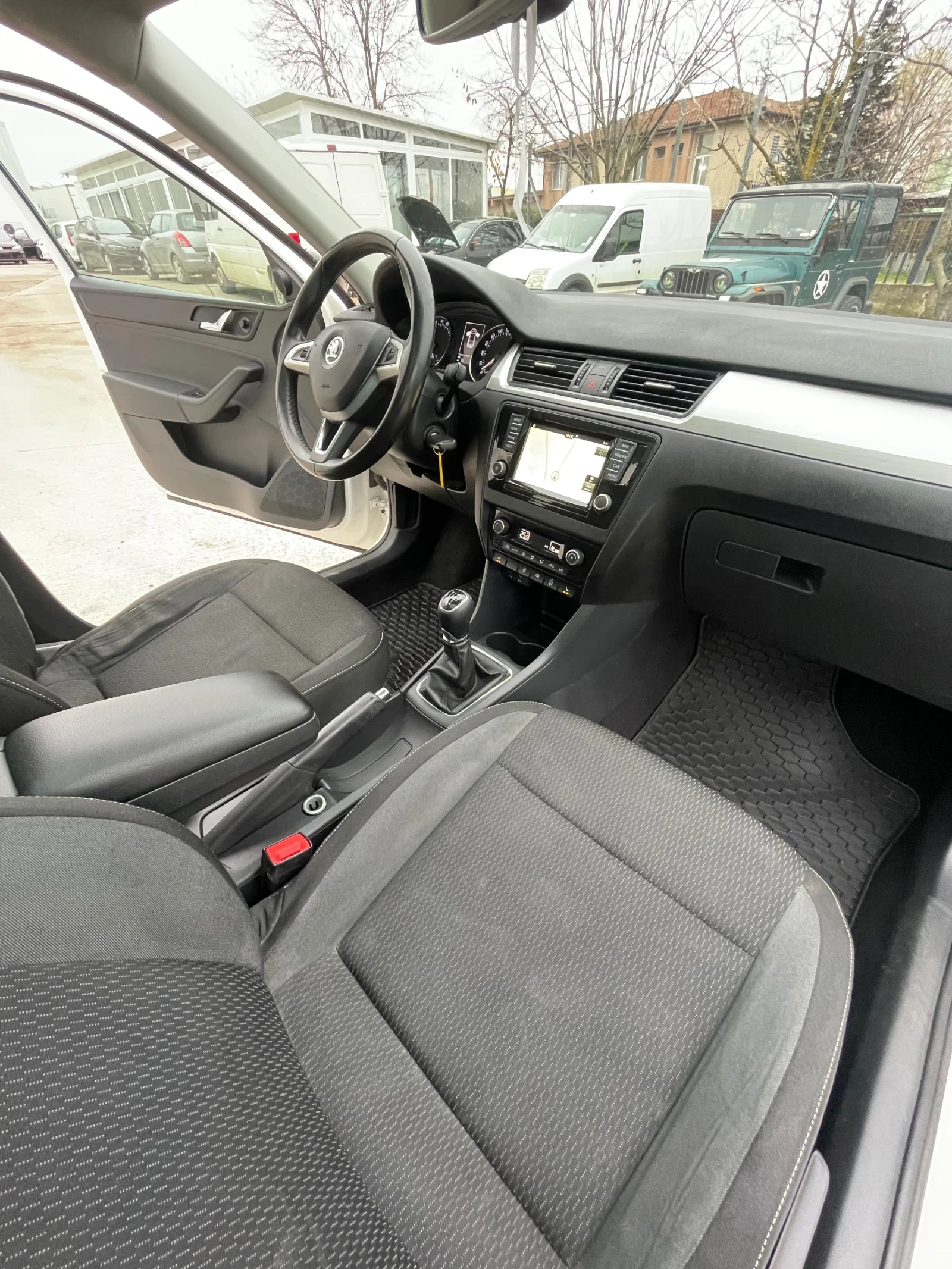 Skoda Rapid 1.4TDI-90�.�. | Mobile.bg � ����������� 10