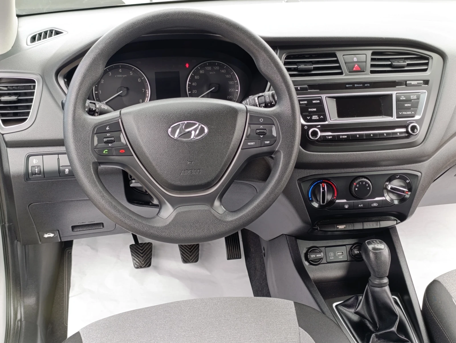 Hyundai I20  BENZIN, снимка 14 - Автомобили и джипове - 53874732