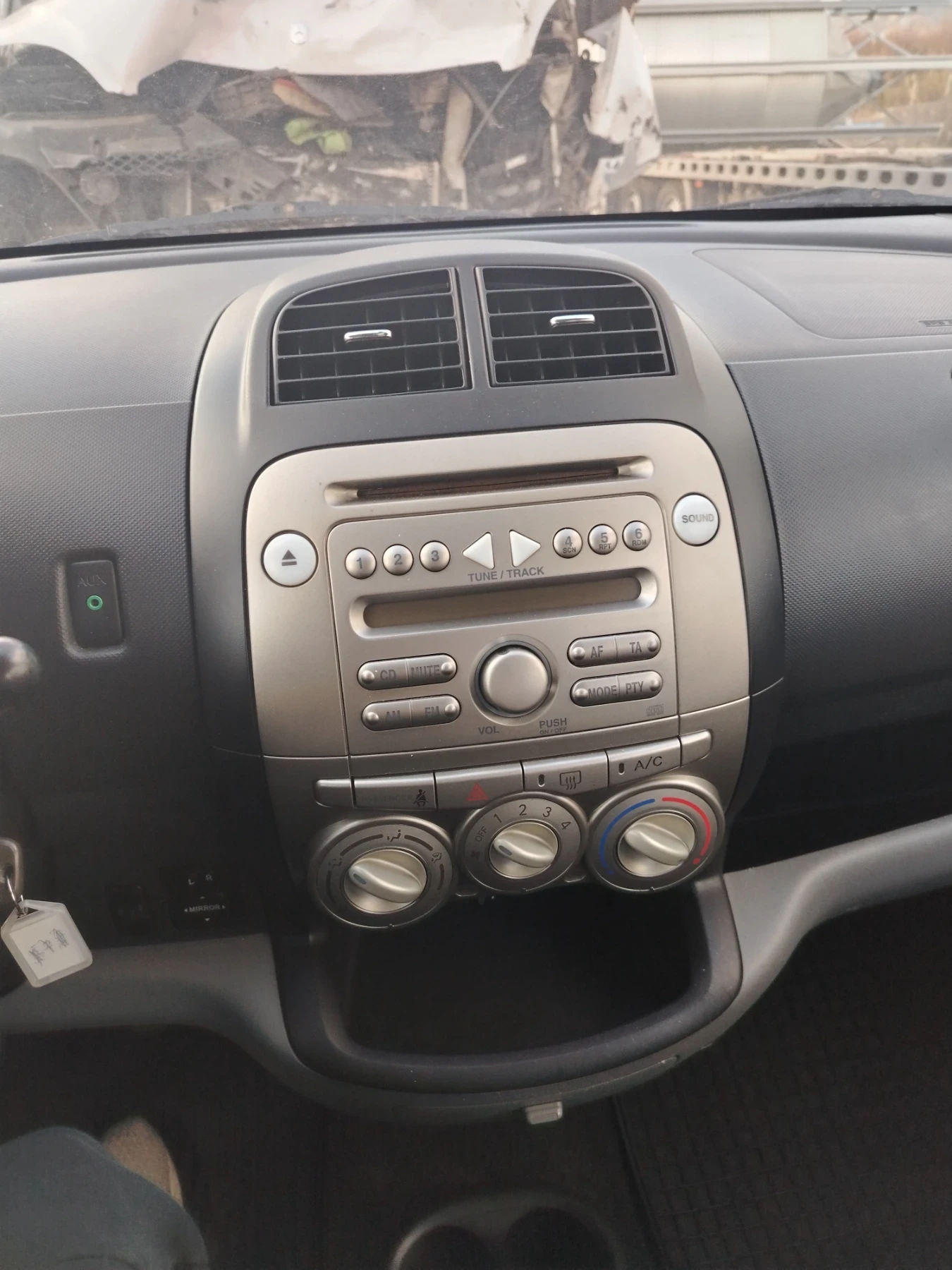 Daihatsu Sirion Benzin, снимка 9 - Автомобили и джипове - 53937341