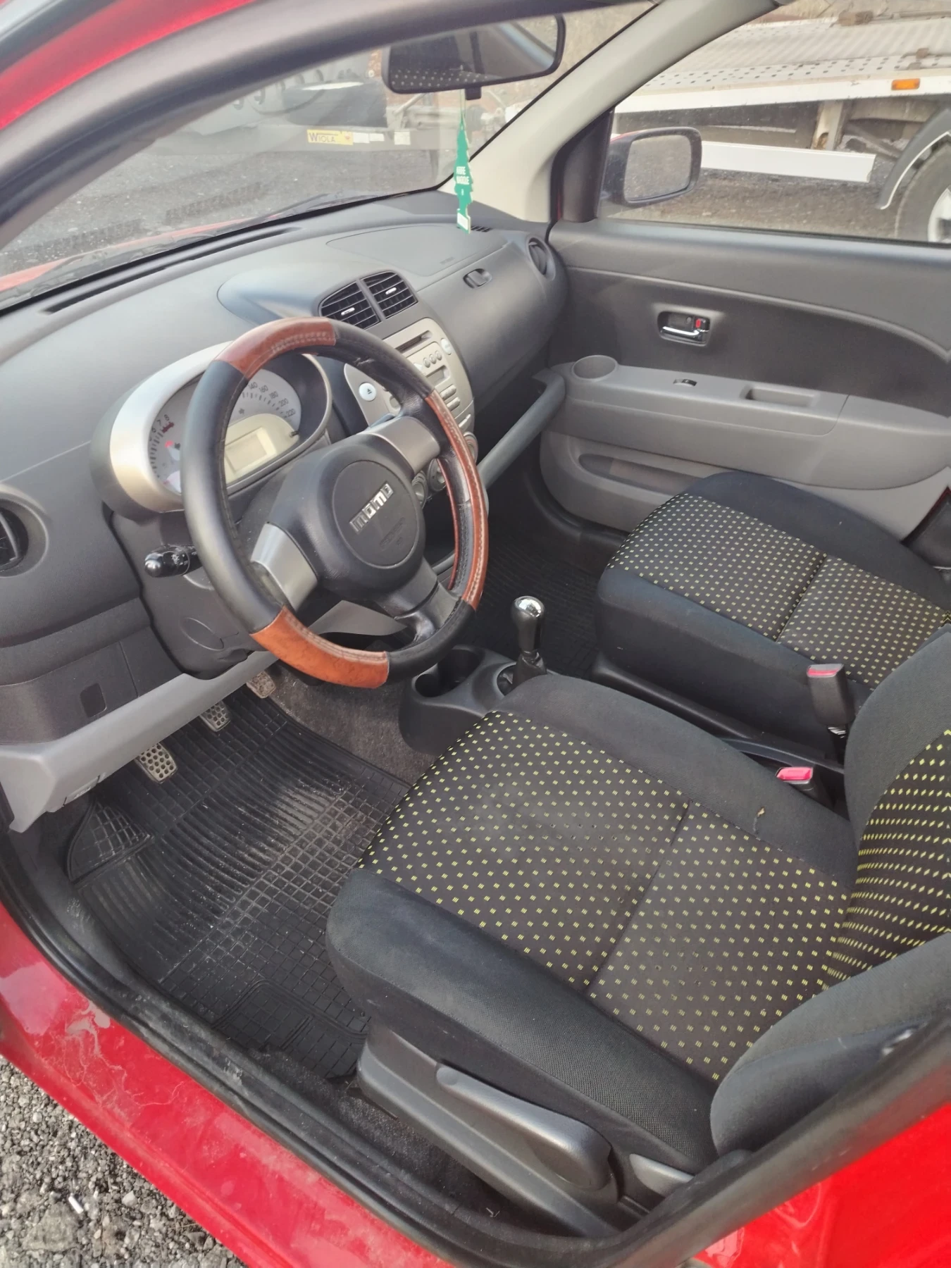 Daihatsu Sirion Benzin, снимка 5 - Автомобили и джипове - 53937341