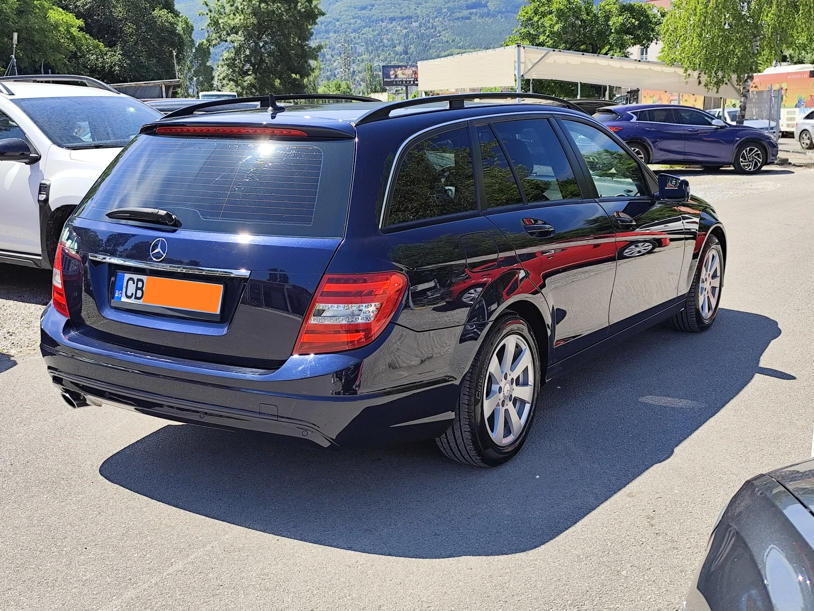 Mercedes-Benz C 220 2.2CDi* АВТОМАТИК* LED/XENON* CAMERA* NAVI* , снимка 4 - Автомобили и джипове - 54924221