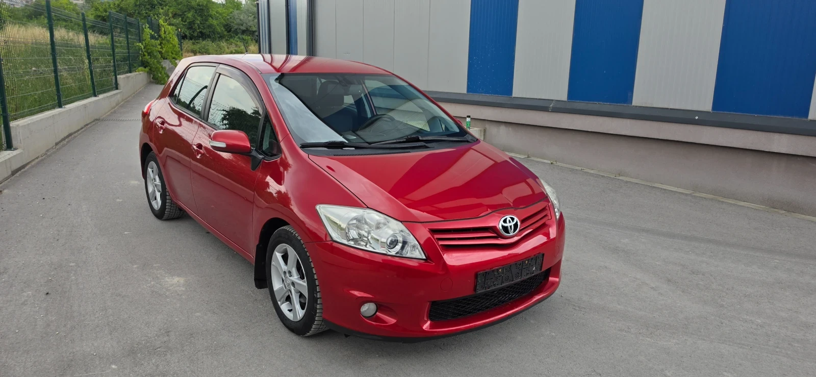 Toyota Auris 1.6 бензин, безключово, камера