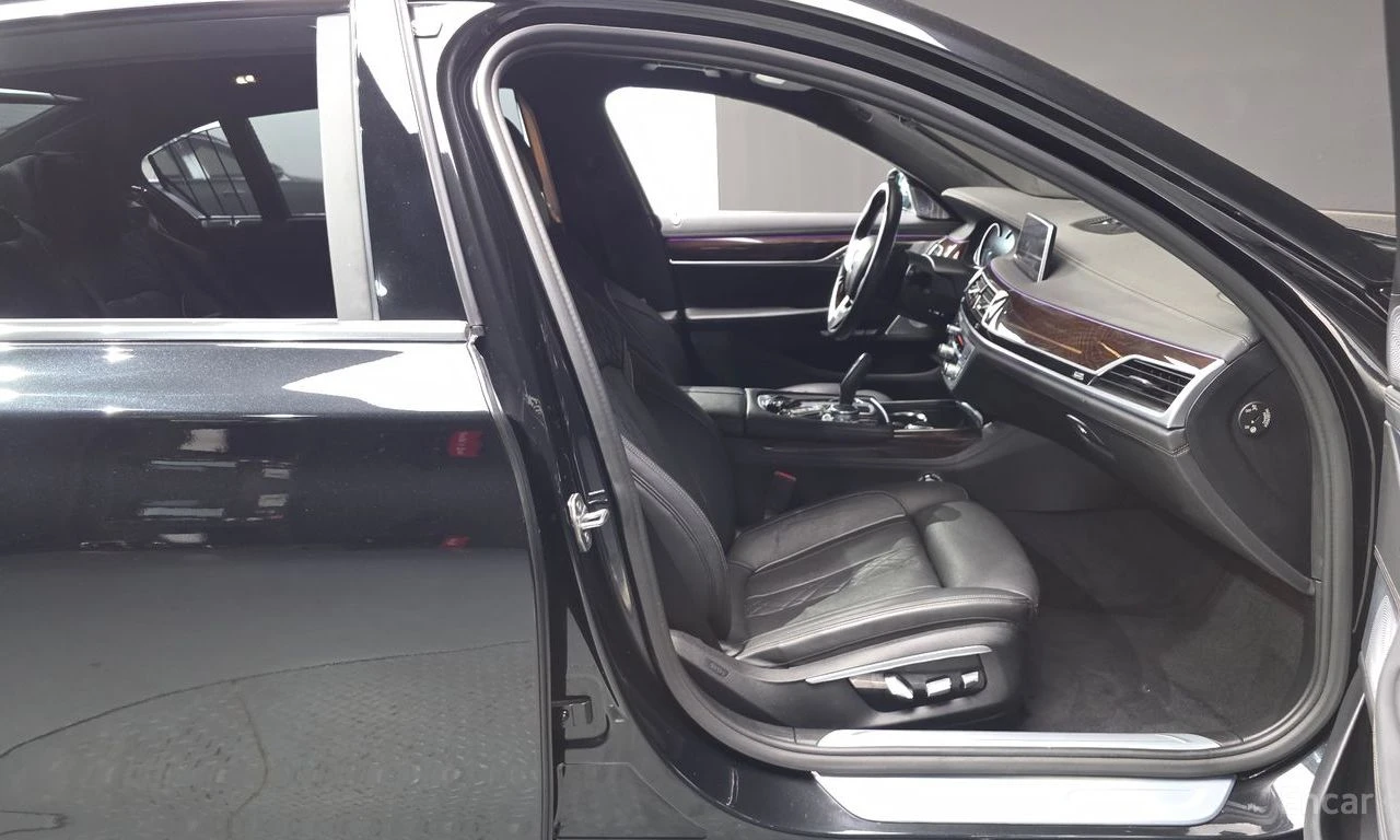 BMW 750 XDRIVE* BOWER* WILKINS* ОБДУХВАНЕ* ДИСТРОНИК* ХЕДЪ, снимка 13 - Автомобили и джипове - 55721911
