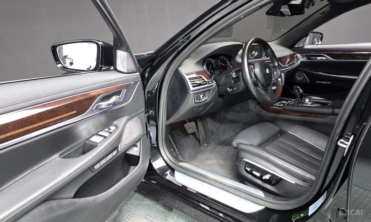 BMW 750 XDRIVE* BOWER* WILKINS* ОБДУХВАНЕ* ДИСТРОНИК* ХЕДЪ, снимка 5 - Автомобили и джипове - 55721911