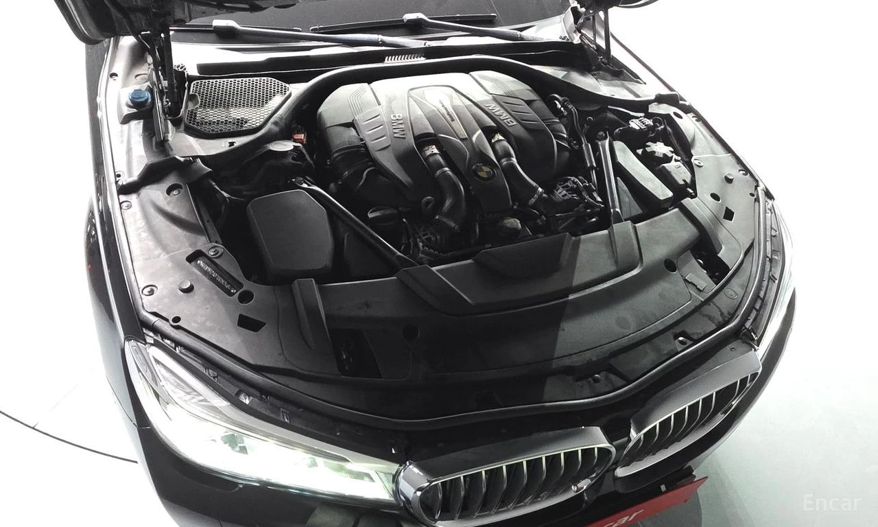 BMW 750 XDRIVE* BOWER* WILKINS* ОБДУХВАНЕ* ДИСТРОНИК* ХЕДЪ, снимка 17 - Автомобили и джипове - 55721911