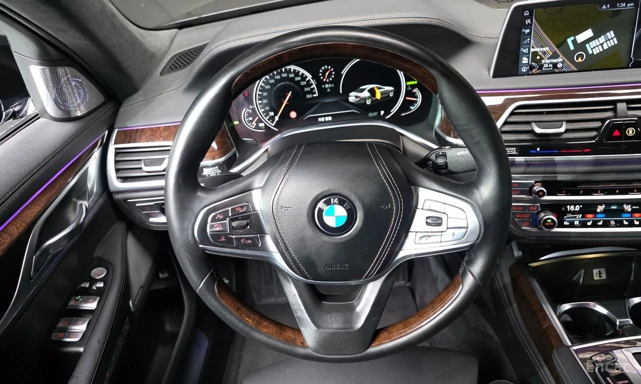 BMW 750 XDRIVE* BOWER* WILKINS* ОБДУХВАНЕ* ДИСТРОНИК* ХЕДЪ, снимка 7 - Автомобили и джипове - 55721911