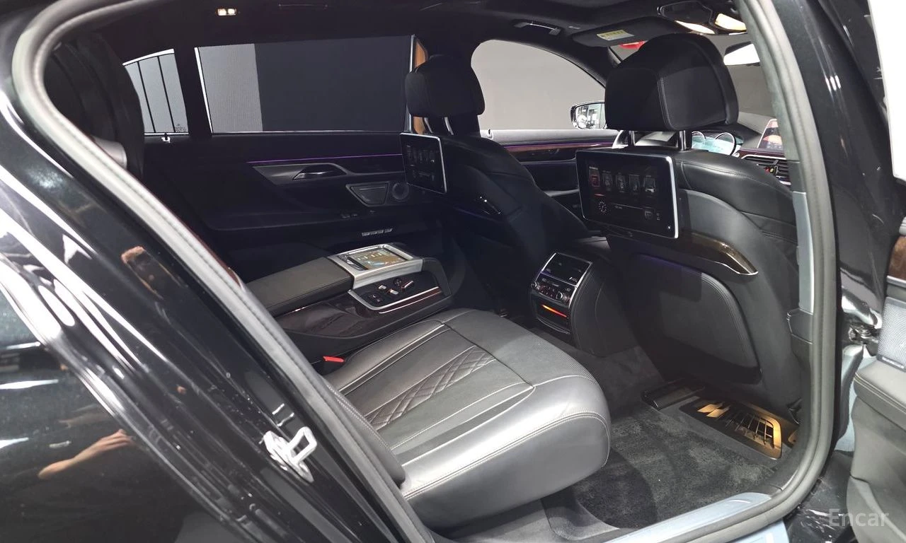BMW 750 XDRIVE* BOWER* WILKINS* ОБДУХВАНЕ* ДИСТРОНИК* ХЕДЪ, снимка 14 - Автомобили и джипове - 55721911