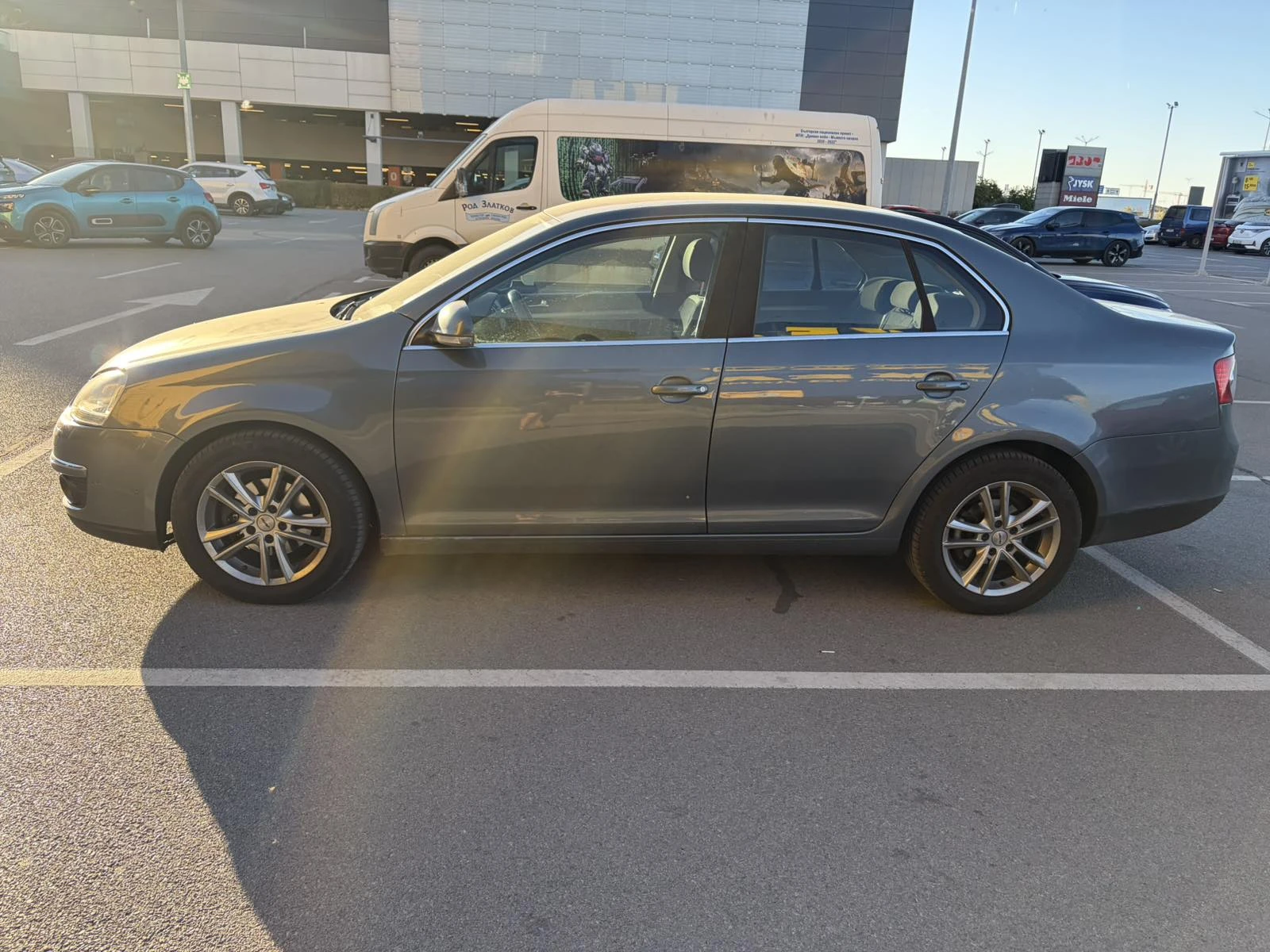 VW Jetta 1.9 TDI, снимка 4 - Автомобили и джипове - 56509437