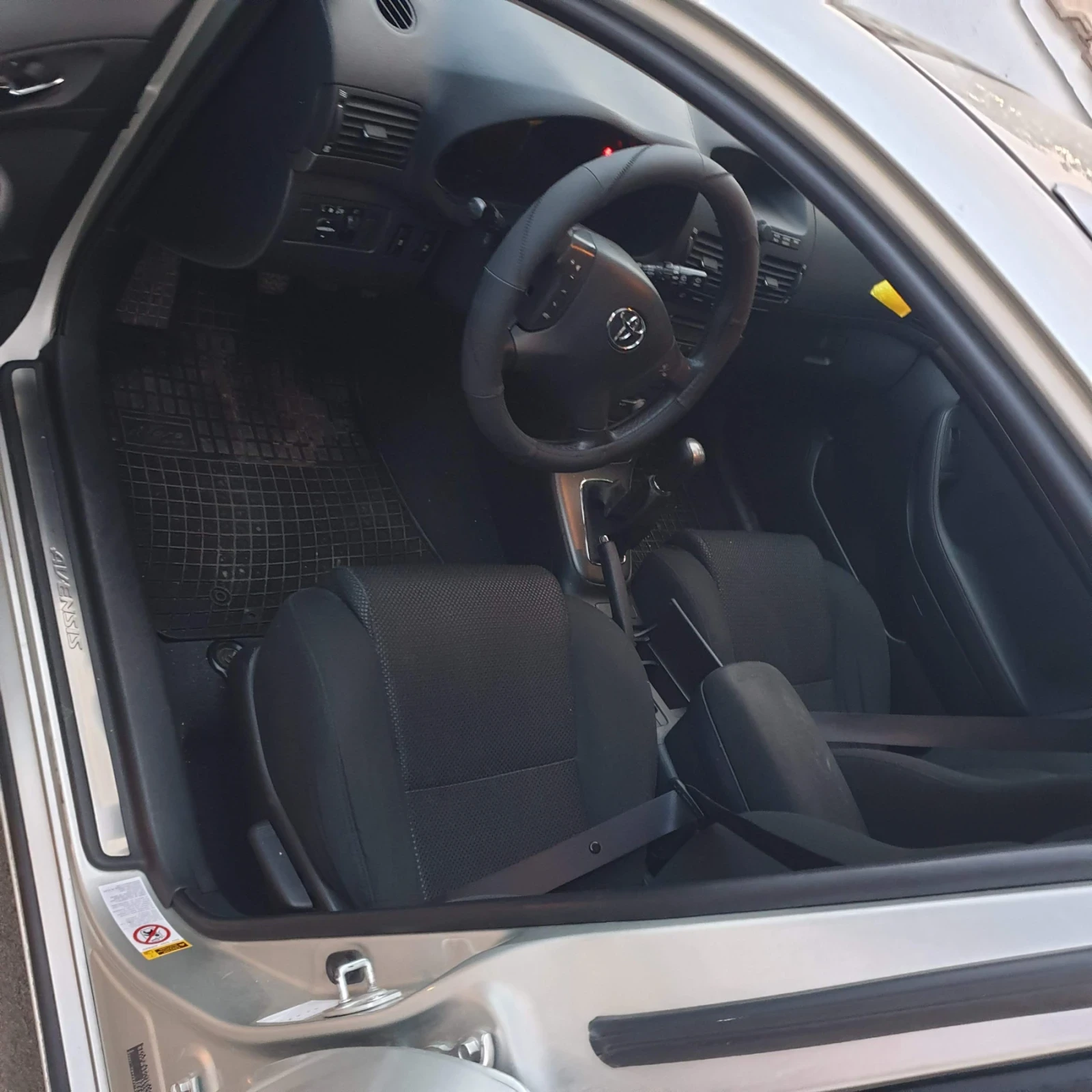 Toyota Avensis, снимка 4 - Автомобили и джипове - 56628748