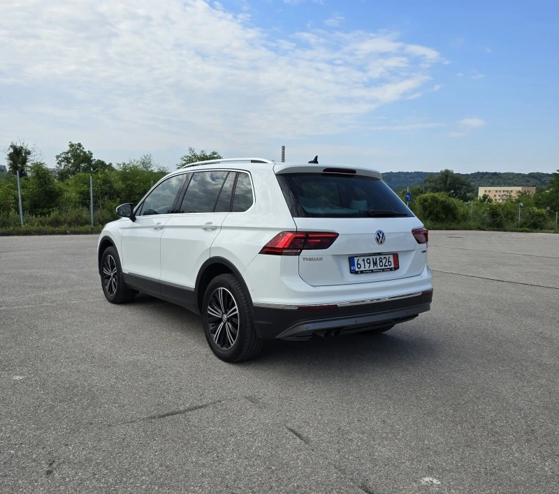 VW Tiguan 4Motion* 190Hp* Печка* Digital* Camera* Distronic, снимка 4 - Автомобили и джипове - 46409211