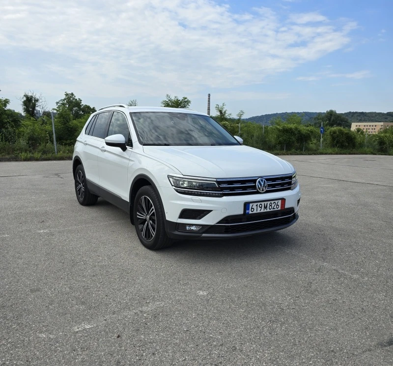 VW Tiguan 4Motion* 190Hp* Печка* Digital* Camera* Distronic, снимка 1 - Автомобили и джипове - 46409211