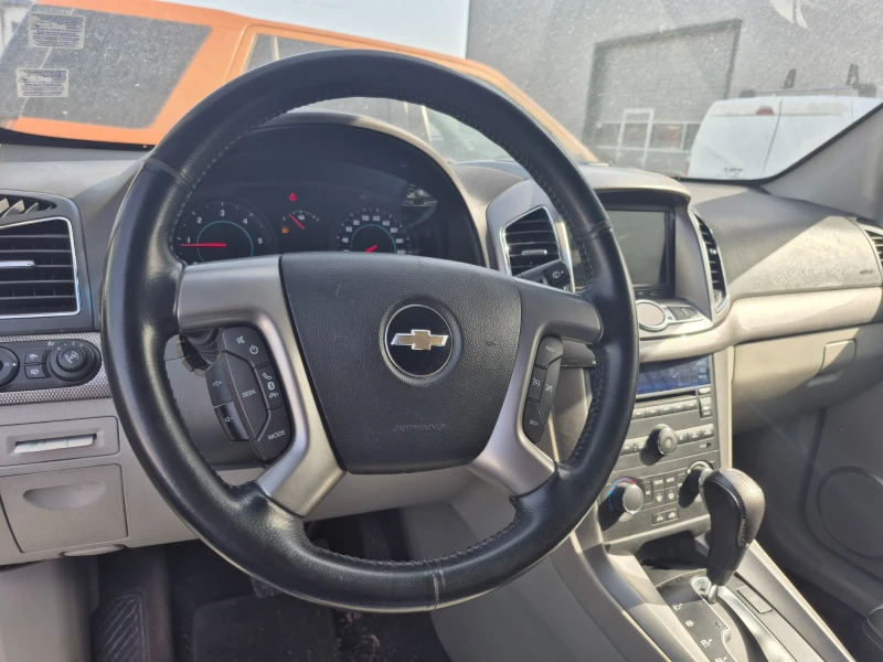 Chevrolet Captiva 2.2D NAVI SHZ Kam LEDER 7-SITZ 4x4 iCarbg MY13, снимка 8 - Автомобили и джипове - 49665449