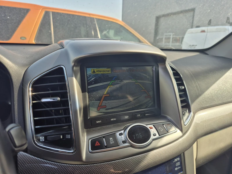 Chevrolet Captiva 2.2D NAVI SHZ Kam LEDER 7-SITZ 4x4 iCarbg MY13, снимка 10 - Автомобили и джипове - 49665449