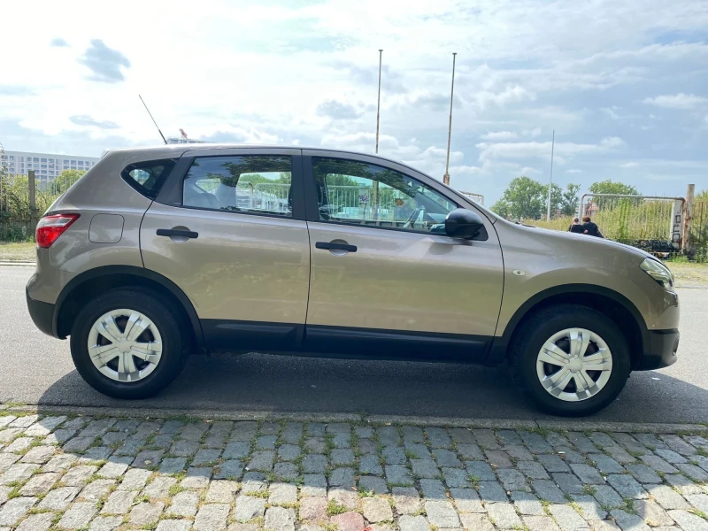 Nissan Qashqai 1.6, снимка 6 - Автомобили и джипове - 52636451
