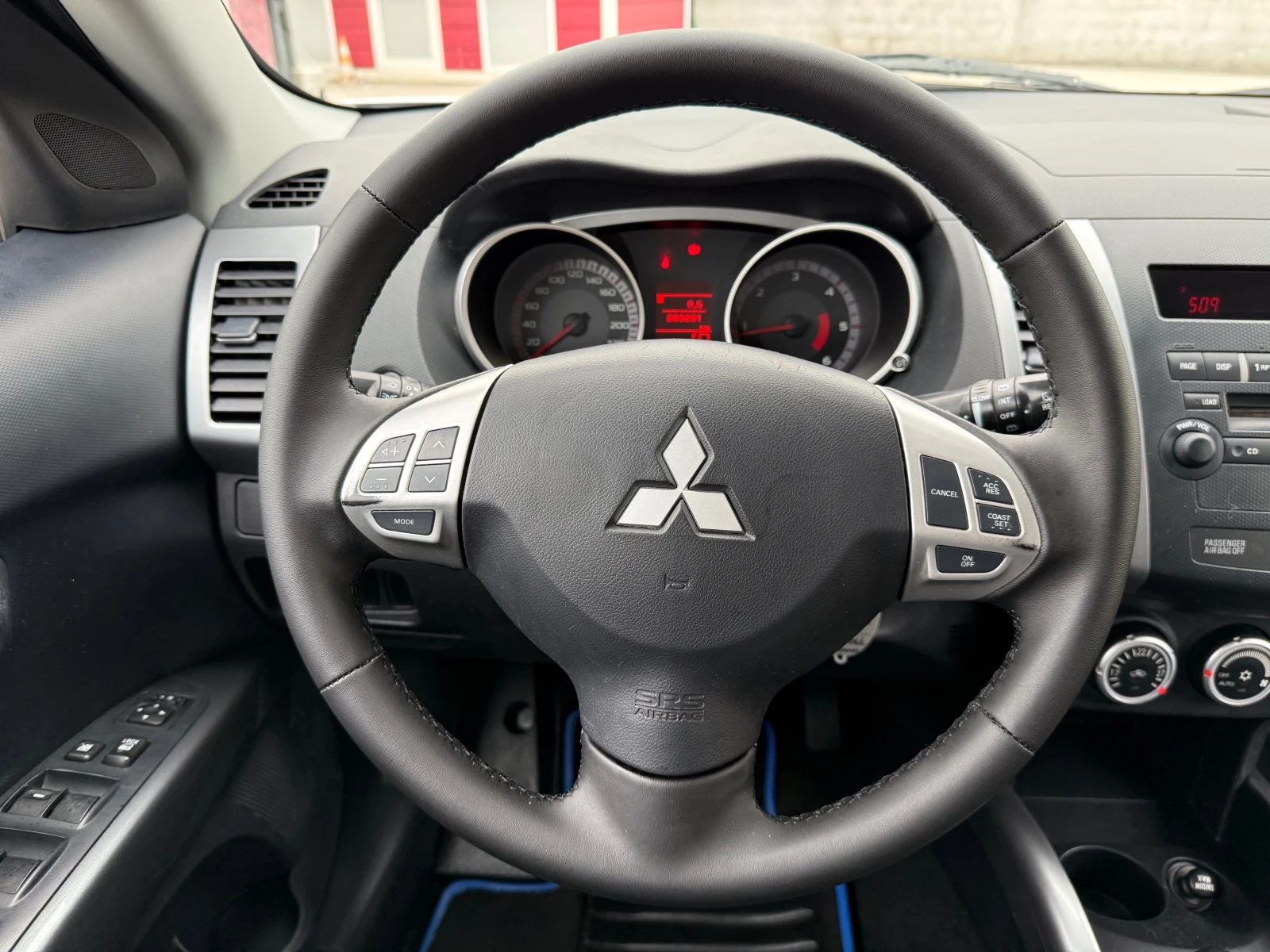 Mitsubishi Outlander 2.0D INVITE 4X4 140��. !! ��� ��������� !! | Mobile.bg � ����������� 12