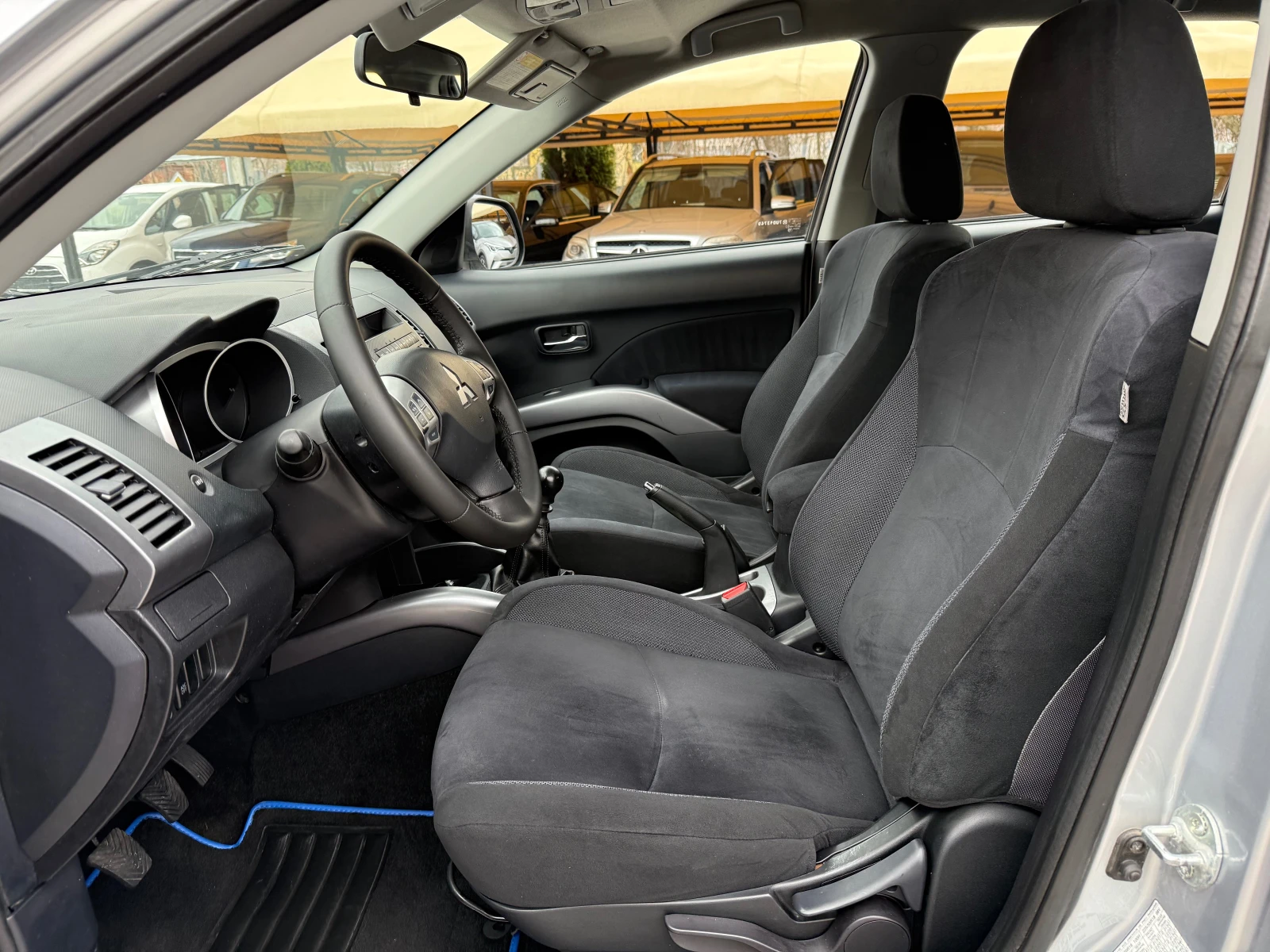 Mitsubishi Outlander 2.0D INVITE 4X4 140кс. !! Топ Състояние !! - изображение 9