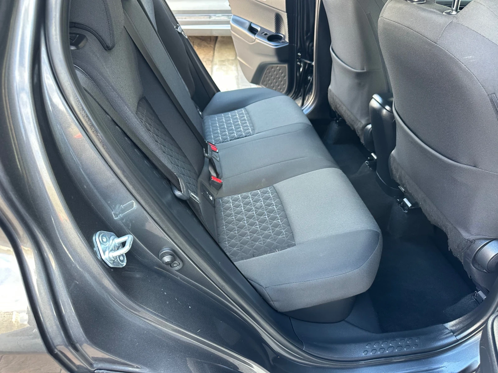 Toyota C-HR 1.8 Hybrid - изображение 8