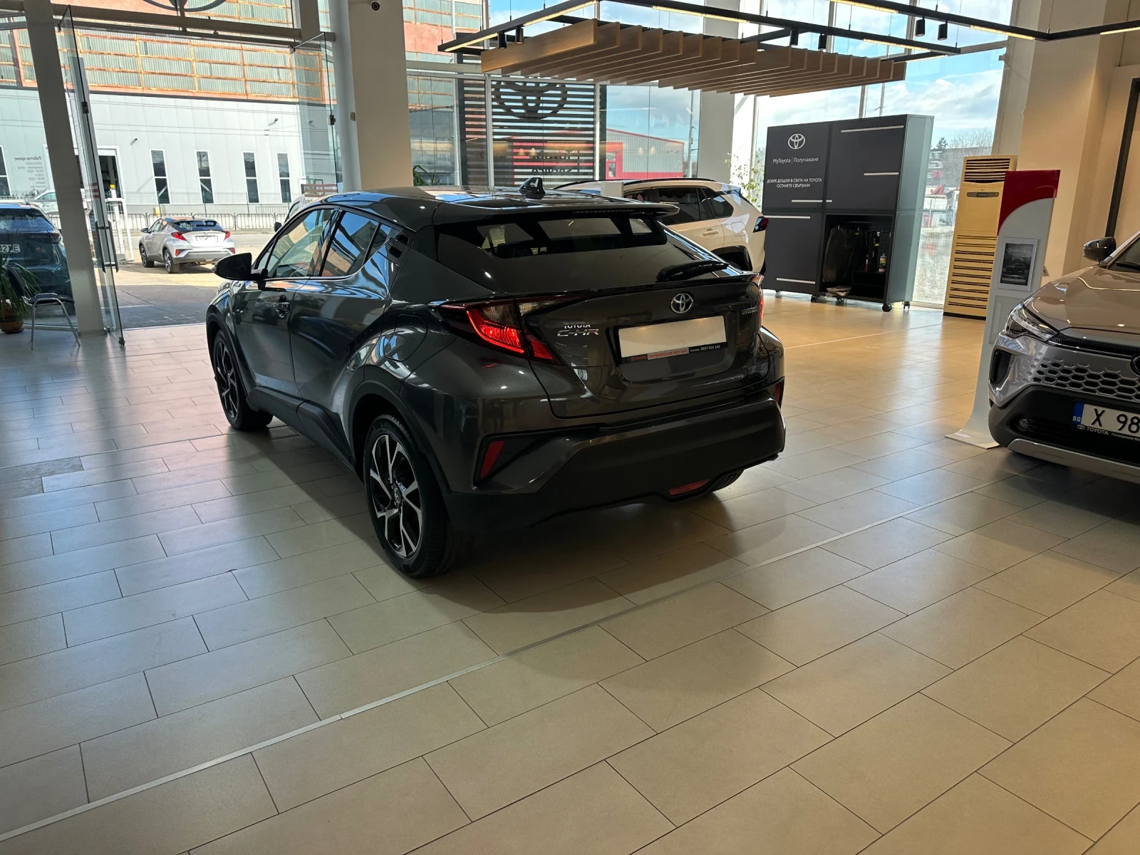 Toyota C-HR 1.8 Hybrid - изображение 3