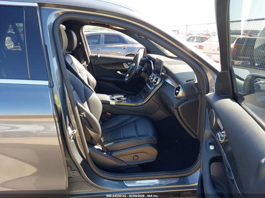 Mercedes-Benz GLC 300 2l, снимка 5 - Автомобили и джипове - 53773523