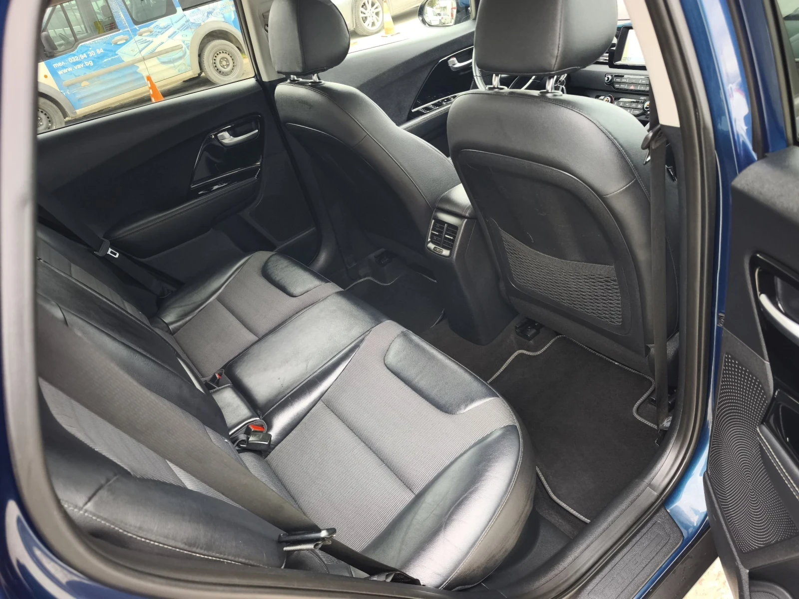Kia Niro 1.6 HYBRID FULL SERVICE IN KIA NEW !!!, снимка 11 - Автомобили и джипове - 54032108