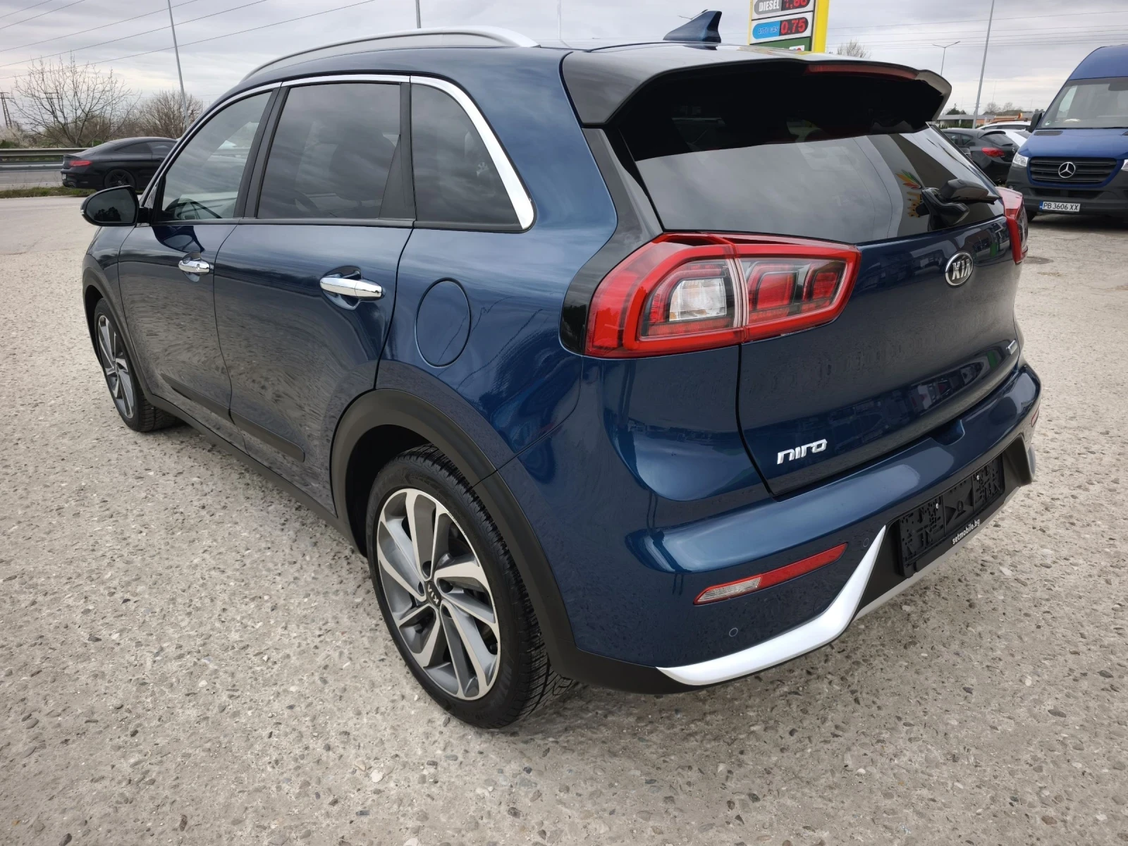 Kia Niro 1.6 HYBRID FULL SERVICE IN KIA NEW !!!, снимка 5 - Автомобили и джипове - 54032108