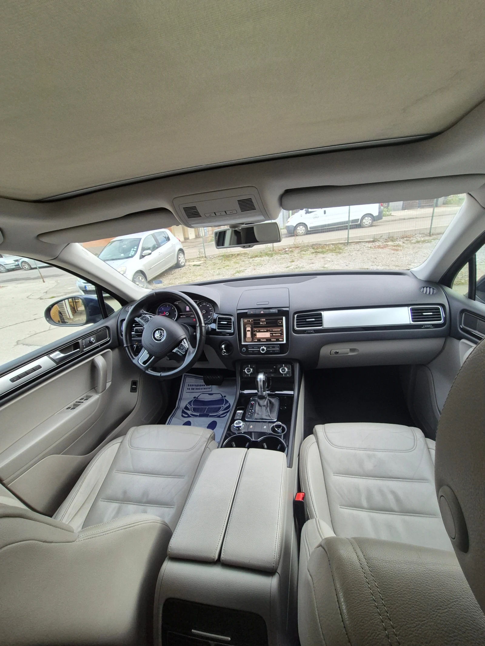 VW Touareg, снимка 6 - Автомобили и джипове - 54317360