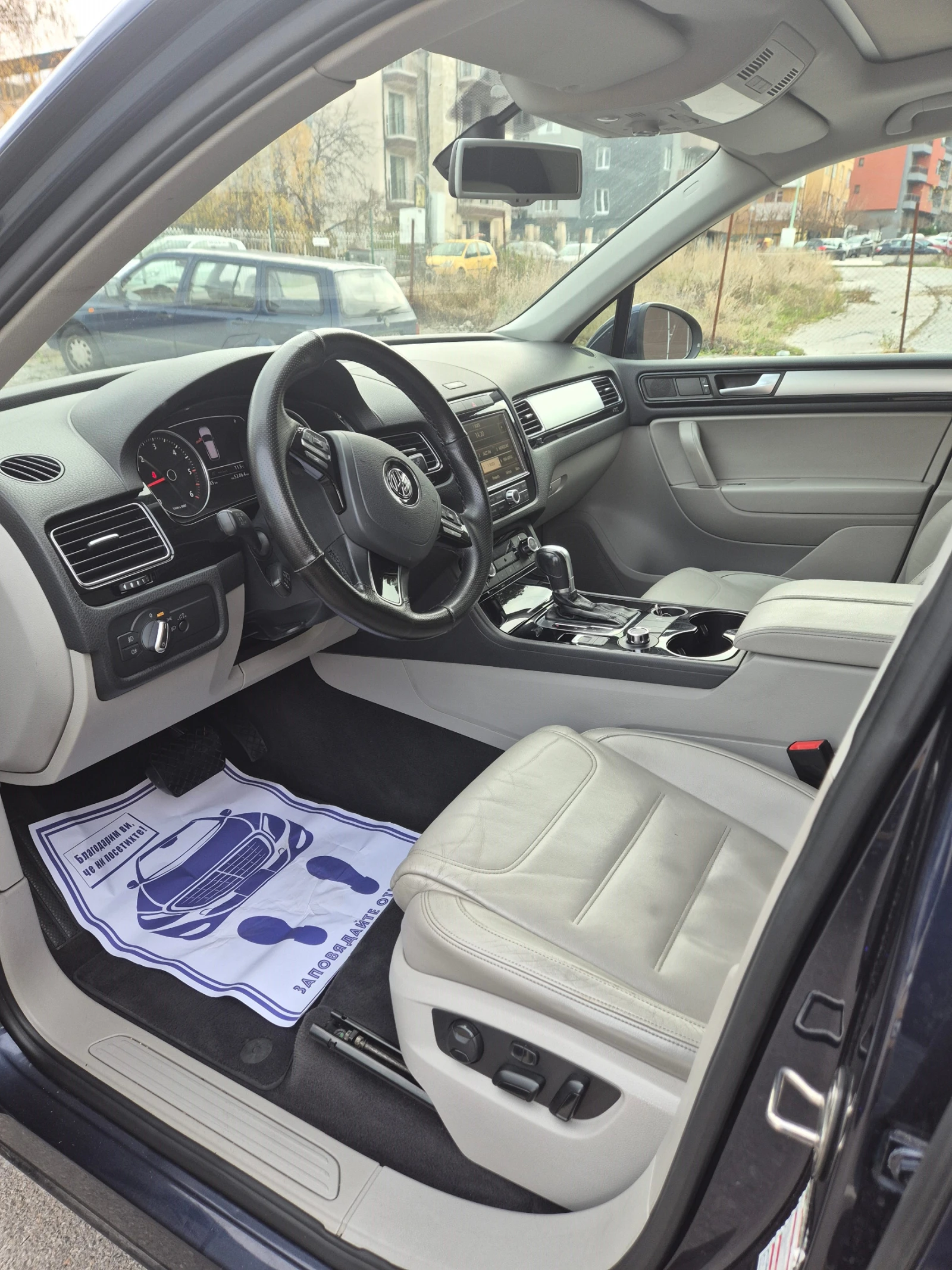 VW Touareg, снимка 8 - Автомобили и джипове - 54317360