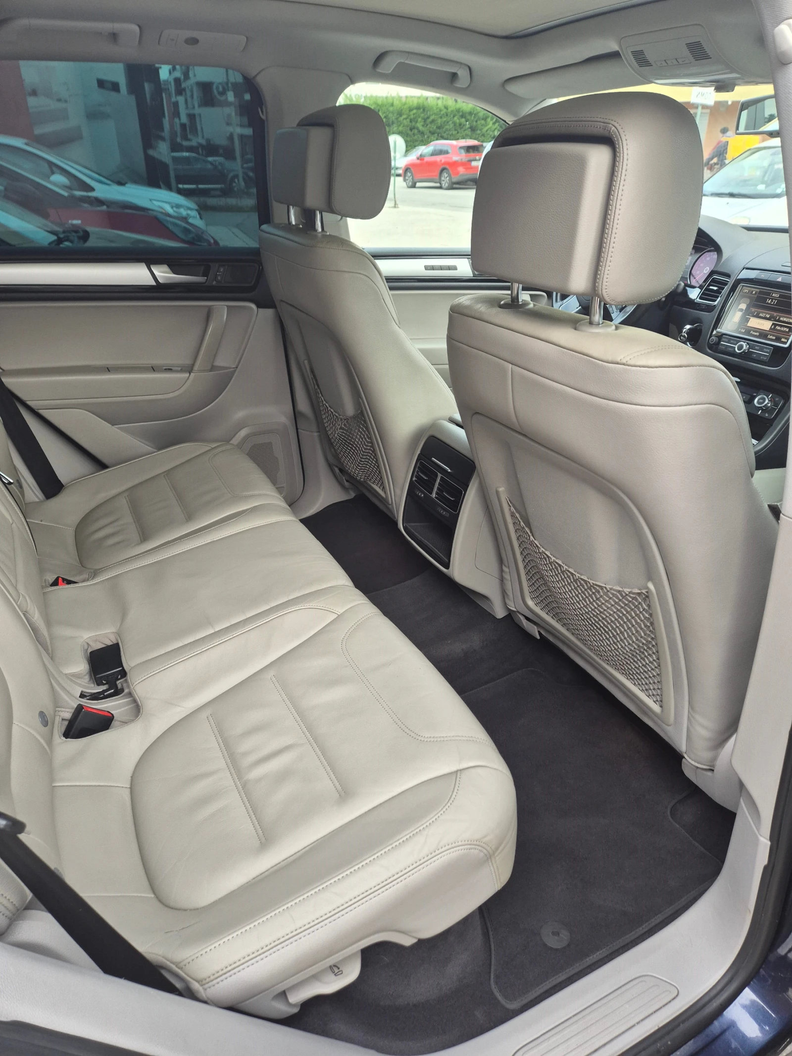 VW Touareg, снимка 9 - Автомобили и джипове - 54317360