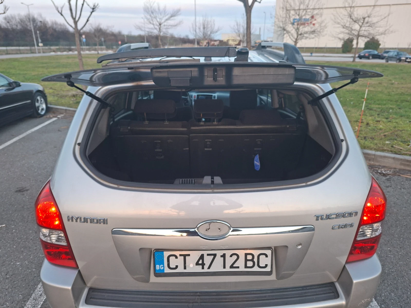 Hyundai Tucson 2.0CRDI, снимка 6 - Автомобили и джипове - 55385377