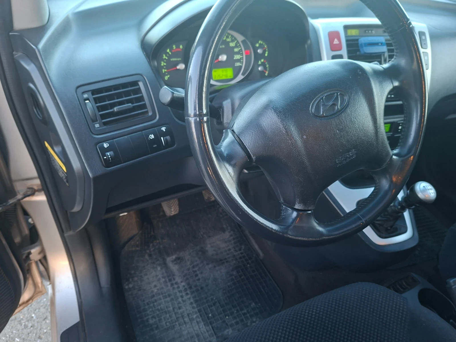 Hyundai Tucson 2.0CRDI, снимка 9 - Автомобили и джипове - 55385377