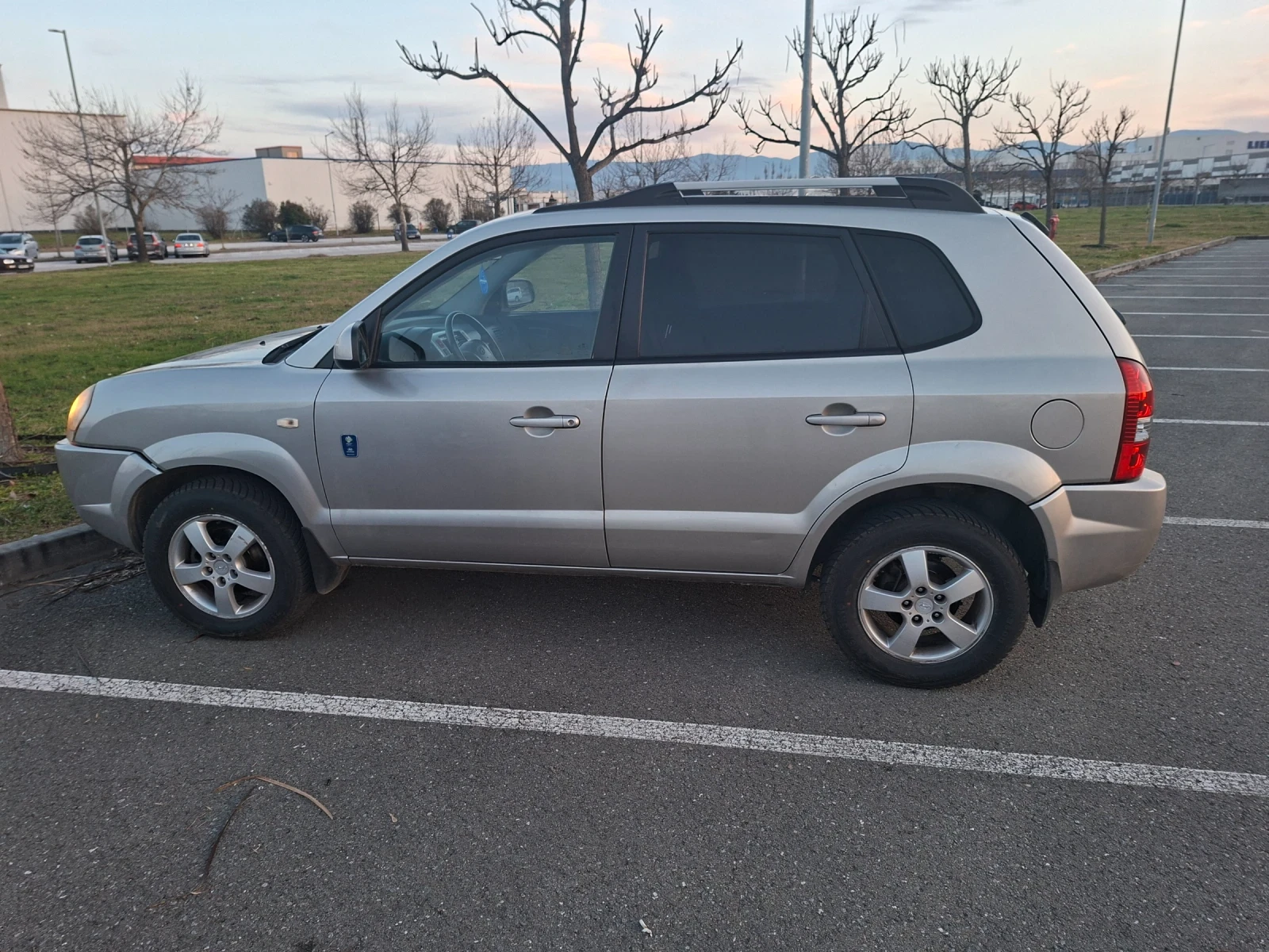 Hyundai Tucson 2.0CRDI, снимка 2 - Автомобили и джипове - 55385377