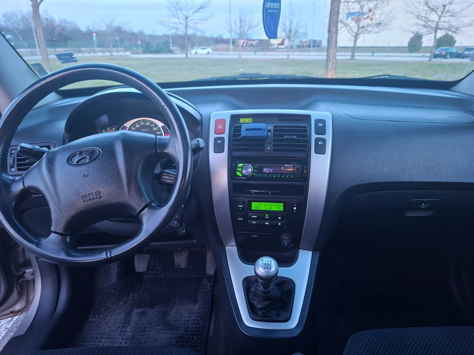 Hyundai Tucson 2.0CRDI, снимка 8 - Автомобили и джипове - 55385377