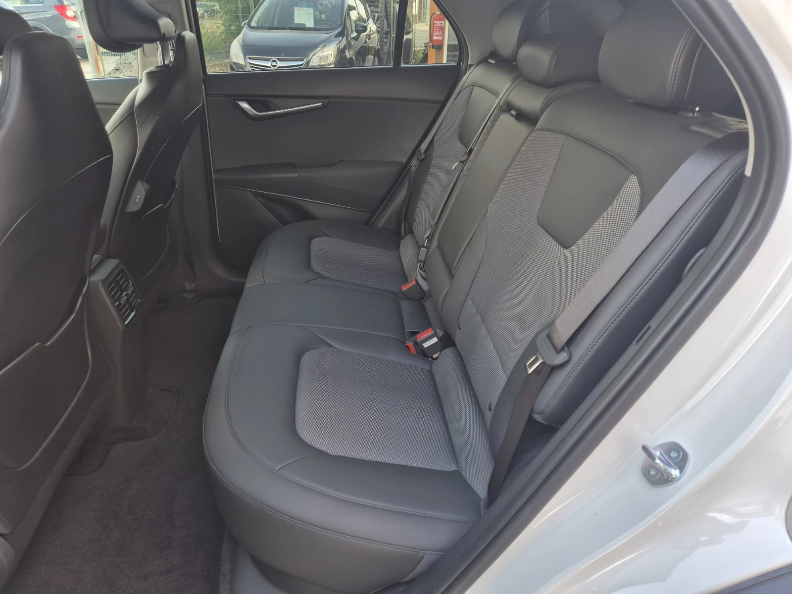 Kia Niro e-Niro 64 kWh, снимка 11 - Автомобили и джипове - 55348097